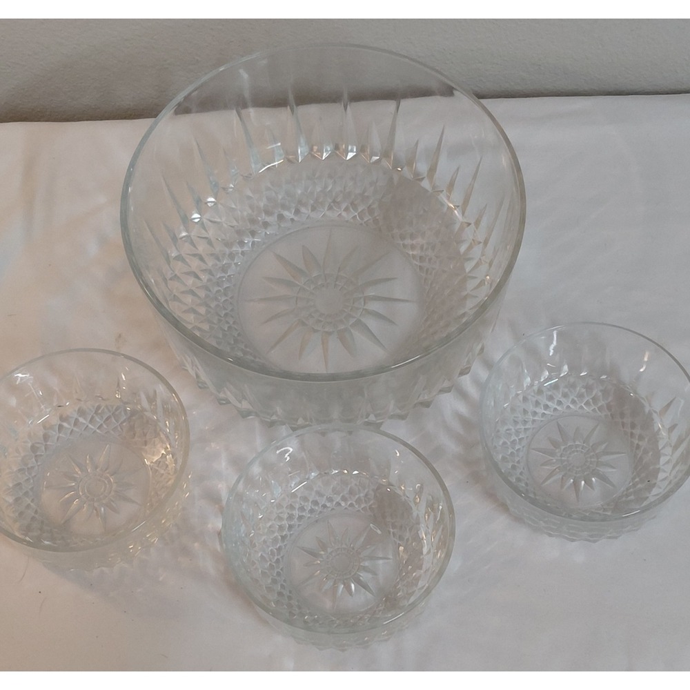 Vtg Arcoroc France Diamant 4 Pc Glass Diamond Starburst Salad Dessert Bowl Set